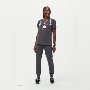 FIGS charcoal scrub set S/P Zamora Jogger Pant, XS/P Catarina Scrub Top